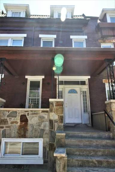 Main picture of 107 E 33rd St