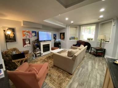 Main picture of 3712 N Janssen Ave