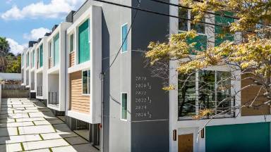 Main picture of 2820-2024 Rowena Ave Apartments