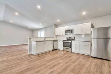 Main picture of 3882 Watertown St