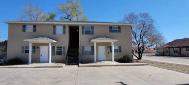 Main picture of 610 W 1st St