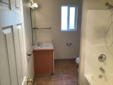 Main picture of 611 NE Larch Ave