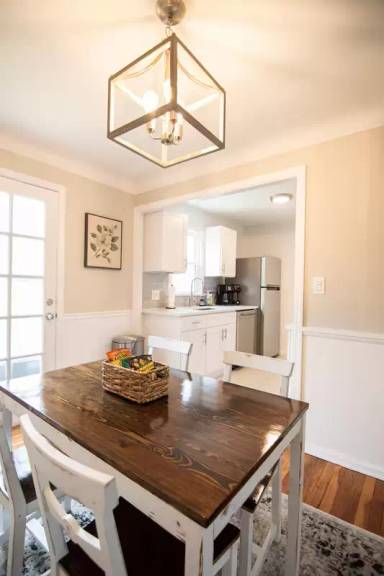 Main picture of 7046 Greenleaf Ave