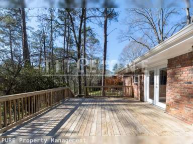 Main picture of 2435 Woodacres Rd NE