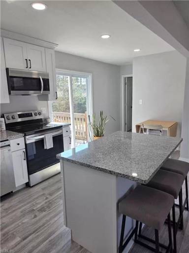 Main picture of 1853 Springwood St
