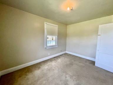 Main picture of 905 Young Ave