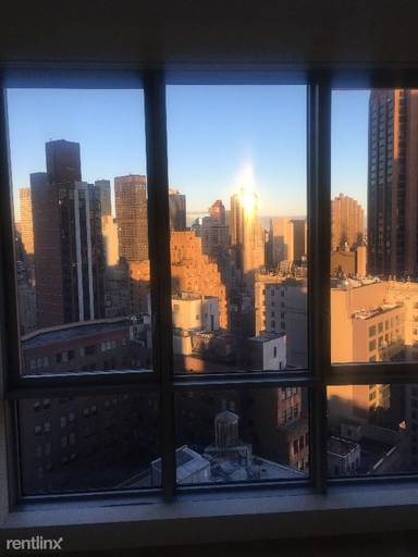 Main picture of 120 W 31st St