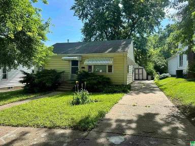Main picture of 3252 Nebraska St