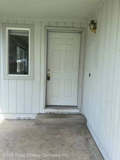 Main picture of 689 N Riverside Ave