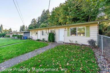 Main picture of 2415 E 20th St