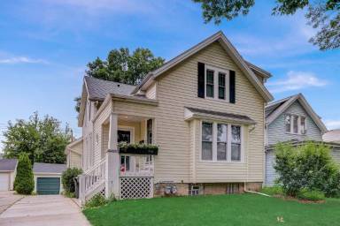 Main picture of 610 N 66th St