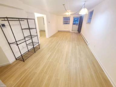 Main picture of 7056 Walnut St