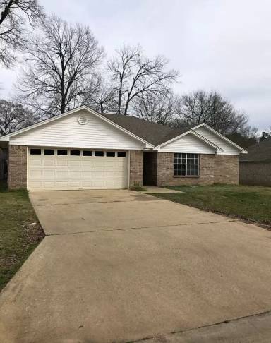 Main picture of 63 Green Oak Cir