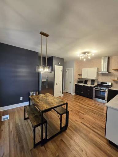 Main picture of 521 Auburn Ave NE