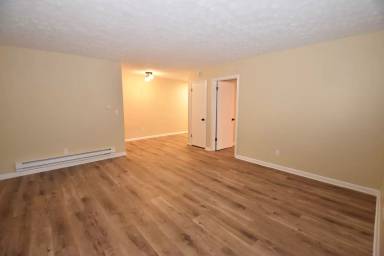 Main picture of 11 W Mill St