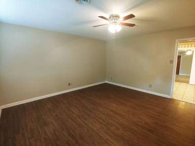 Main picture of 10005 Raymond Dr