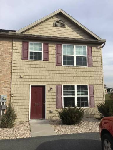 Main picture of 391 Lantern Ln
