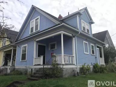 Main picture of 2128 SE Belmont St