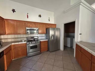 Main picture of 2614 W Oakridge Ave