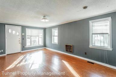 Main picture of 1919 Blackford St