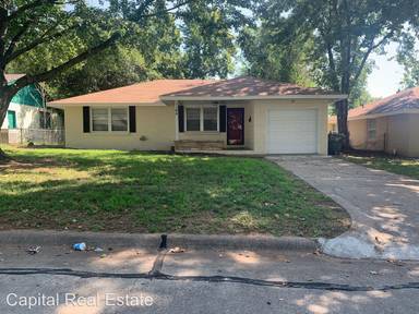 Main picture of 1104 S Locust Dr