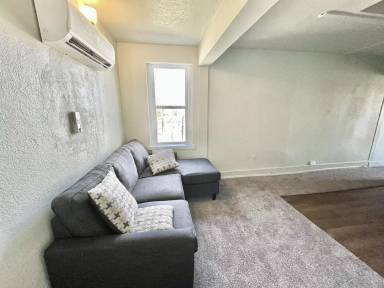 Main picture of 601 NE Main St