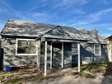 Main picture of 726 W 16th St