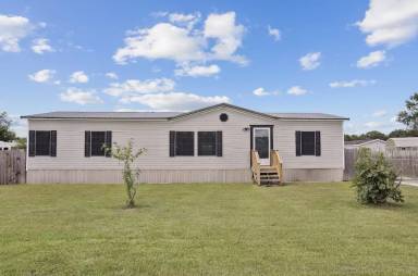 Main picture of 105 Lovely Iris Ln
