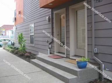 Main picture of 7537 N Leavitt Ave