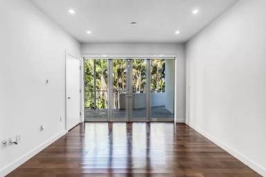 Main picture of 5625 N Bay Rd
