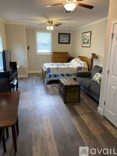 Main picture of 1660 Holly Springs Rd