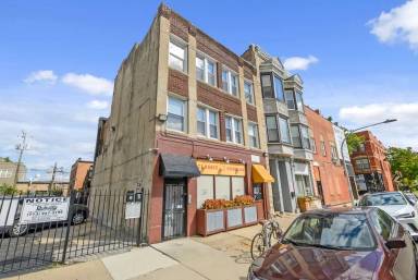 Main picture of 3453 S Prairie Ave