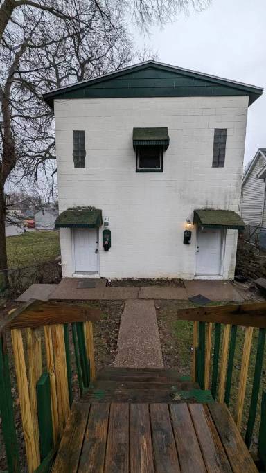 Main picture of 413 E 9th St