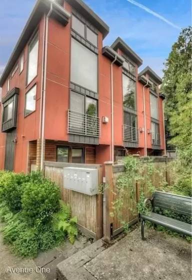 Main picture of 1722 California Ave SW