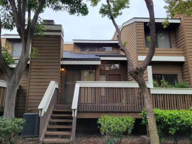 Main picture of 8550 Lake Knoll Ave