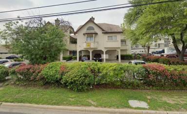 Main picture of 923 E 41st St