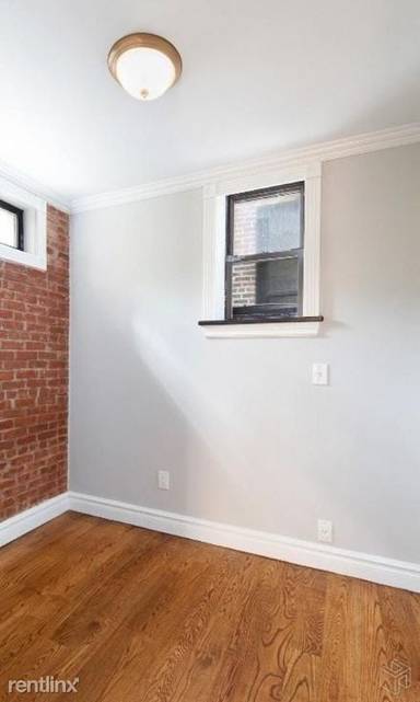 Main picture of 439 W 50th St