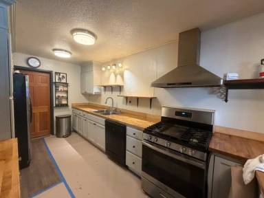 Main picture of 1309 E 2nd St