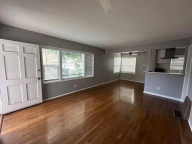 Main picture of 5025 E 1st St