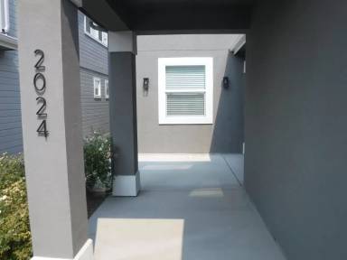 Main picture of 2024 E Knobcone Dr