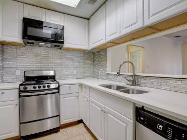 Main picture of 711 W 21st St