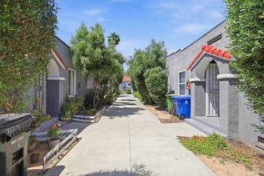 Main picture of 4225 1/4 Lockwood Ave
