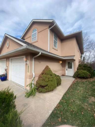Main picture of 221 SE Florence Ave