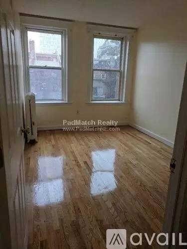 Main picture of 70 Joy St