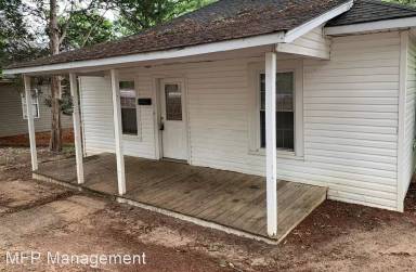 Main picture of 207 Flowe Ave