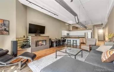 Main picture of 203 S Sangamon St