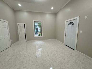 Main picture of 172 Meadow St