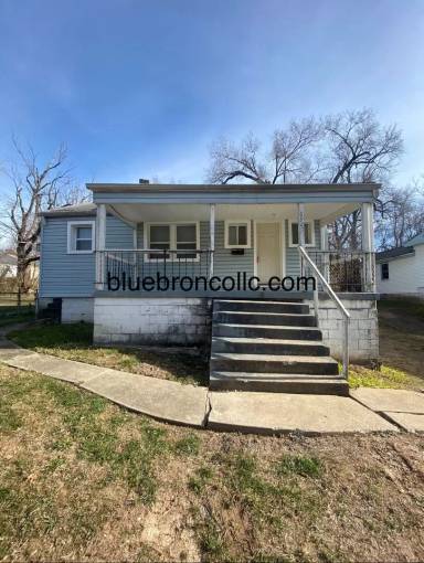 Main picture of 6927 Spruce Ave