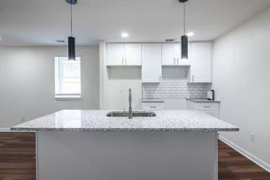 Main picture of 450 Paines Ave NW