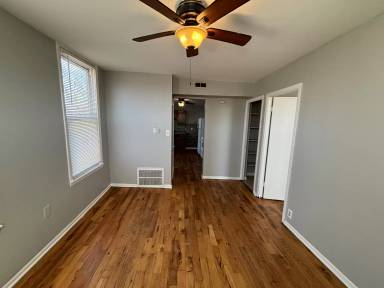 Main picture of 3836 S Sacramento Ave
